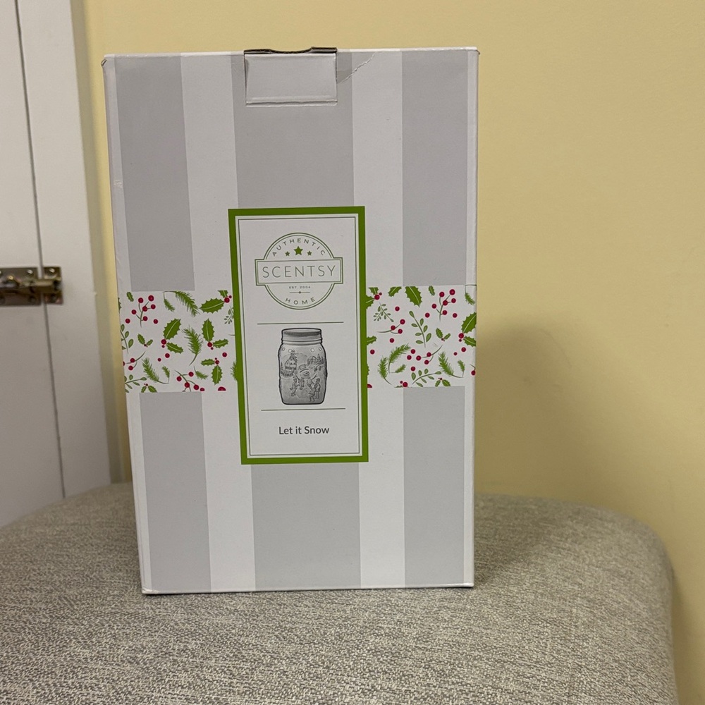 Scentsy White Jar Warmer with Winter Design